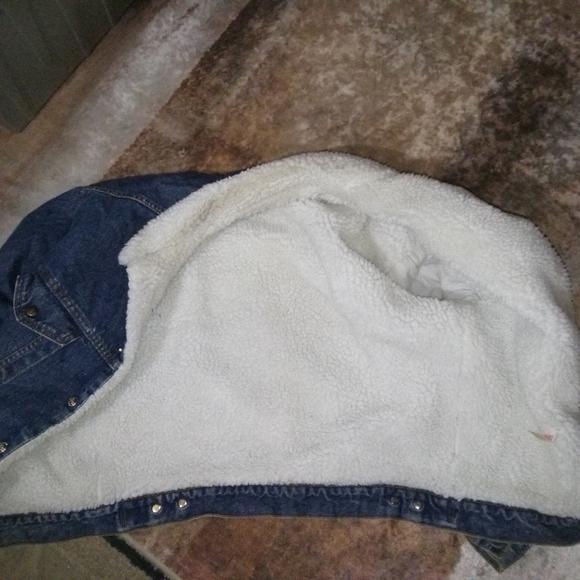 Vintage Levi's Blue Denim Jacket with Sherpa Lining - Picture 10 of 10